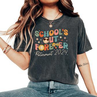 School's Out Forever Retired Teacher 2024 Groovy Retirement Women's Oversized Comfort T-Shirt | Mazezy DE