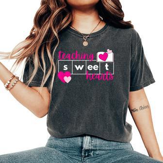 Teaching Sweethearts Reading Teacher Science Of Reading Women's Oversized Comfort T-Shirt | Mazezy