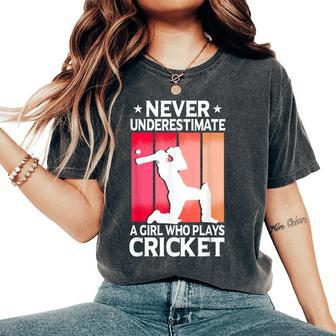 Never Underestimate A Girl Who Plays Cricket Women's Oversized Comfort T-Shirt - Thegiftio UK
