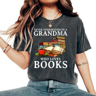 Never Underestimate A Grandma Who Loves Books Women's Oversized Comfort T-Shirt - Seseable