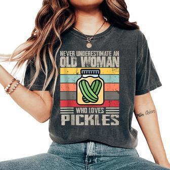 Vintage Never Underestimate An Old Woman Who Loves Pickles Women's Oversized Comfort T-Shirt - Monsterry AU