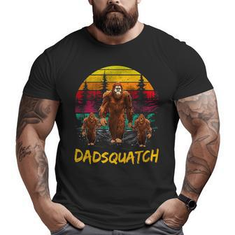 Dad Squatch Retro Bigfoot Dad Sasquatch Yeti Fathers Day Big and Tall Men T-shirt | Mazezy