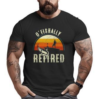 Ofishally Retired 2022 Fishing Retro Retirement Dad Men Big and Tall Men T-shirt | Mazezy