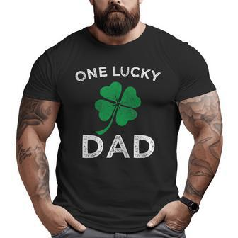 One Lucky Dad St Patricks Day Retro Father Big and Tall Men T-shirt | Mazezy