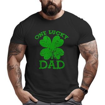 One Lucky Dad Vintage St Patricks Day Men Big and Tall Men T-shirt | Mazezy