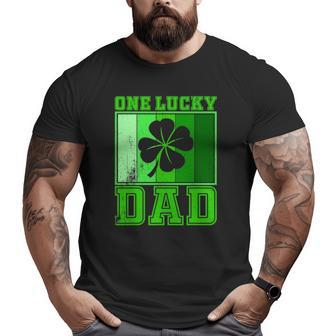 St Patrick's Day One Lucky Dad Vintage Father Big and Tall Men T-shirt | Mazezy