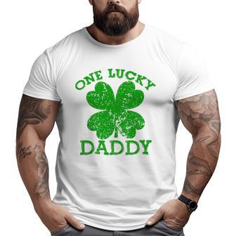 One Lucky Daddy Vintage St Patricks Day Men Big and Tall Men T-shirt | Mazezy