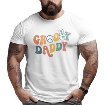 Retro Groovy Daddy For Dad Fathers Day Mens Big and Tall Men T-shirt | Mazezy