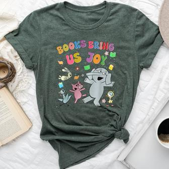 Read Book Cute School Teacher Librarian Elephant Pigeon Bella Canvas T-shirt | Mazezy DE