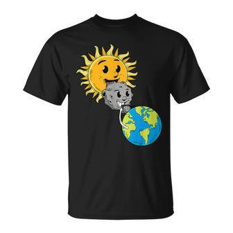 2024 Total Solar Eclipse Earth Moon Sun Photobomb Lover Gag T-Shirt | Mazezy