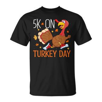 5K On Turkey Day Race Thanksgiving For Turkey Trot Runners T-Shirt | Mazezy