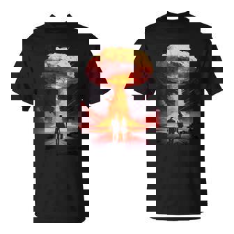 Amor Pareja Delante De Bomba Atómica Explosión Seta Nube Camiseta unisex - Regaloses
