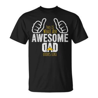 This Is What An Awesome Dad Looks Like Fathers Day T-Shirt - Thegiftio UK