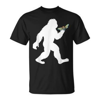Cicada Comeback Tour 2024 Bigfoot Catching Cicada T-Shirt - Seseable