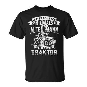 Herren-T-Shirt: Untershätzt Niemals Einen Alten Mann am Traktor - Seseable
