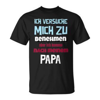 Ichersuche Mich Zu Benehmenen Aber Ich Komme Nach Papa T-Shirt - Geschenkecke