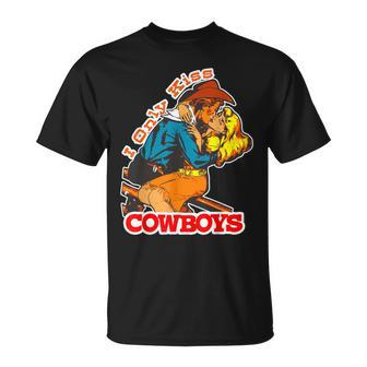 I Only Kiss Cowboys Vintage Western Cowgirl T-Shirt - Monsterry
