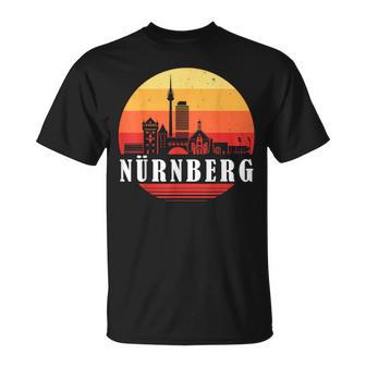 Nuremberg Skyline In Retrointage Style T-Shirt - Geschenkecke