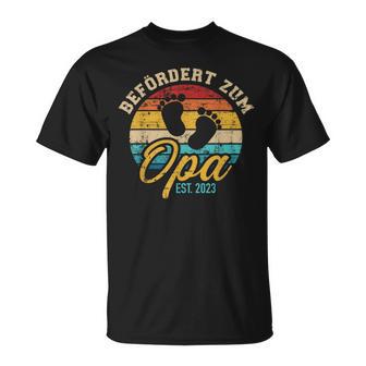 Promoted To Grandpa 2023 Vintage Retro T-Shirt - Seseable