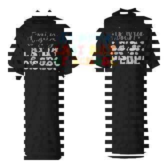 Retro Groovy It's Giving Last Day Of School Teachers T-Shirt | Mazezy