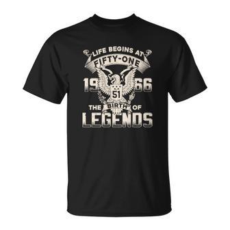 T-shirt Life Begins at Fifty-One 1966, Légendes Nées en 1966 - Cadeauxyz