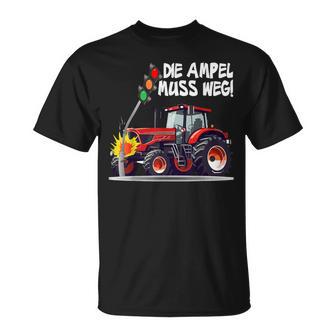 With Traktor Rammt Ampel Die Ampel Muss Weg T-Shirt - Seseable