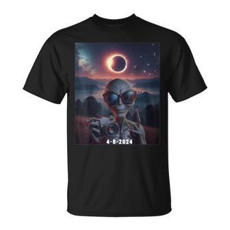 Ufos Alien Selfie With Solar 2024 Eclipse Wearing Glasses T-Shirt | Mazezy