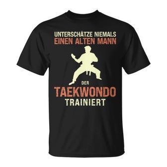 Underschätze Niemal Old Man Taekwondo Grandpa Dad Jumper T-Shirt - Geschenkecke