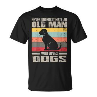 Vintage Never Underestimate An Old Man Who Loves Dogs Cute T-Shirt - Thegiftio UK
