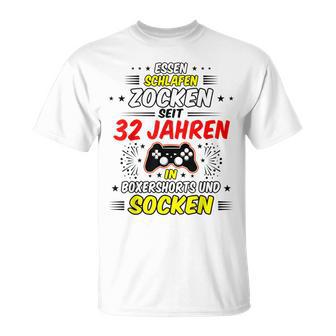 Essen, Schlafen, Zocken T-Shirt - Seit 32 Jahren Gamer in Boxershorts & Socken - Seseable