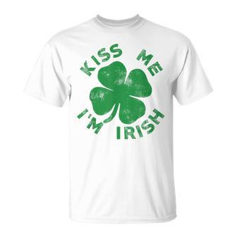 Kiss Me I'm Irish Vintage Saint Patrick Day Women T-Shirt - Seseable