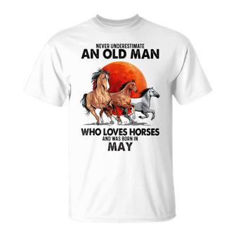 Never Underestimate An Old Man Who Loves Horses And Was Bor T-Shirt - Thegiftio UK