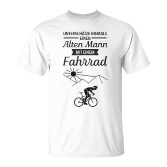 Unterschätze niemals einen alten Mann mit Fahrrad T-Shirt, Lustiges Radfahrer Tee - Seseable