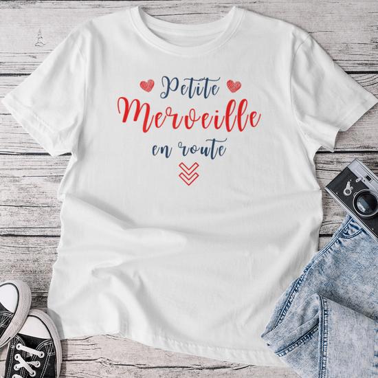 T-Shirt « Petite Merveille En Route » – Cadeau Grossesse Femme | Annonce Future Maman | Coupe Classique