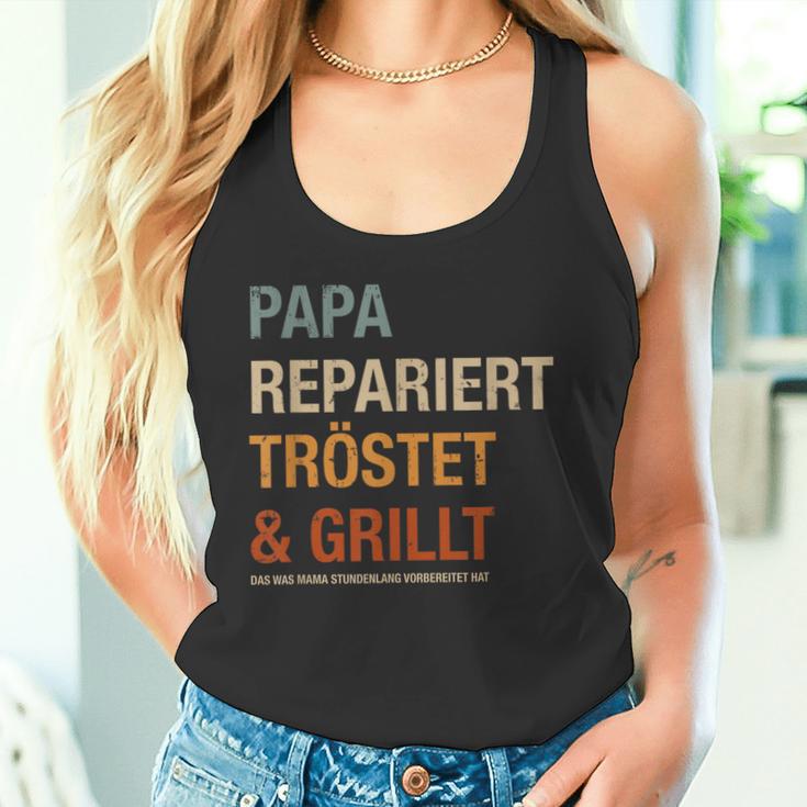 Bbq Papa Repariert Komöstet Und Grillt For Dad Tank Top