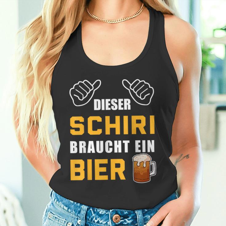 Dieser Schiri Braucht Bier Tank Top