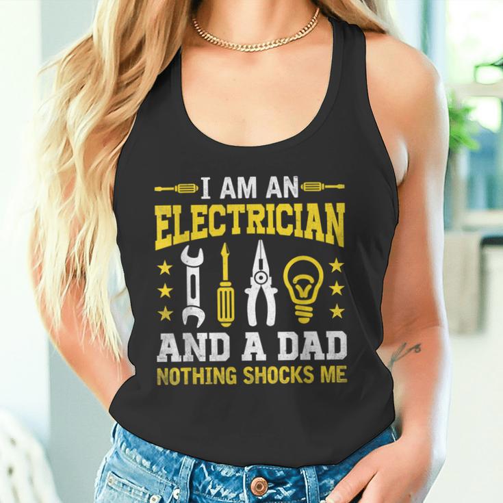 Elektriker Und Papa Mich Schockt Nichts Tank Top