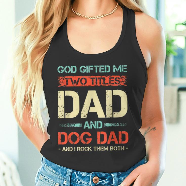 Herren God Hat Mir Zwei Titel Geschenkt Papa Und Hund Papa Lustigerater Tank Top