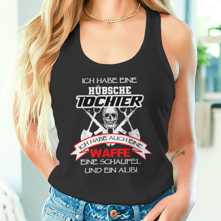 Ich Habe Eine Hübsche Tochter Eine Waffe Und Ein Alibibi Tank Top