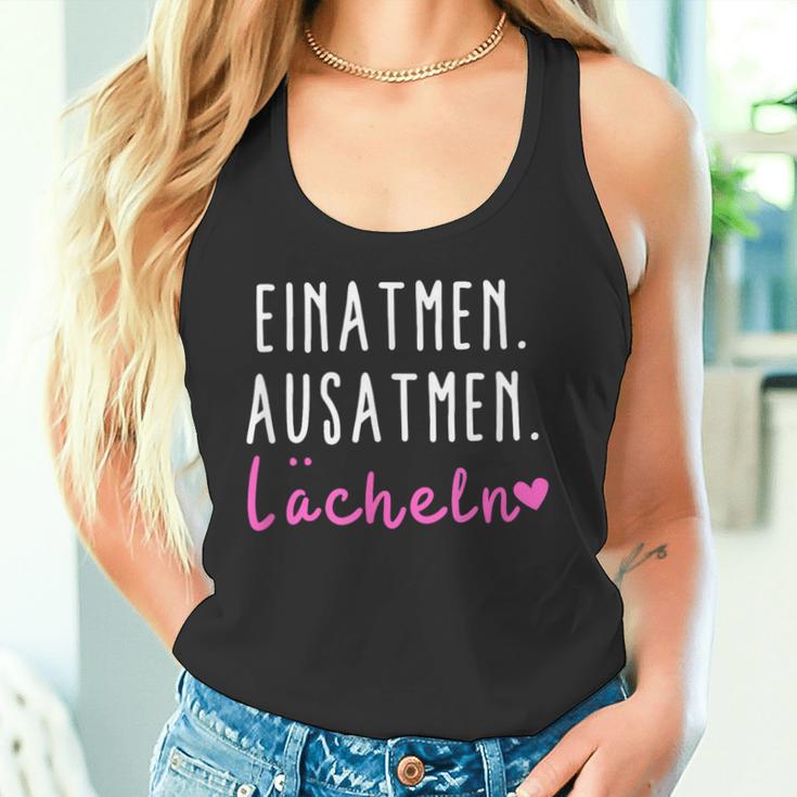 Sprüche Statement Mit Spruch Einatmen Ausatmen Lächeln Tank Top