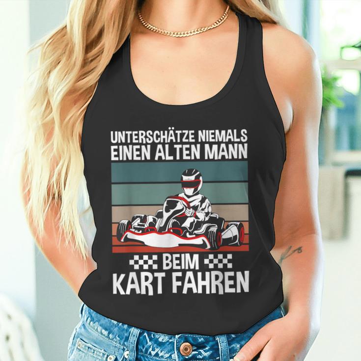 Underschatz Nie Eine Alten Mann Beim Kart Fahren Gokart Tank Top