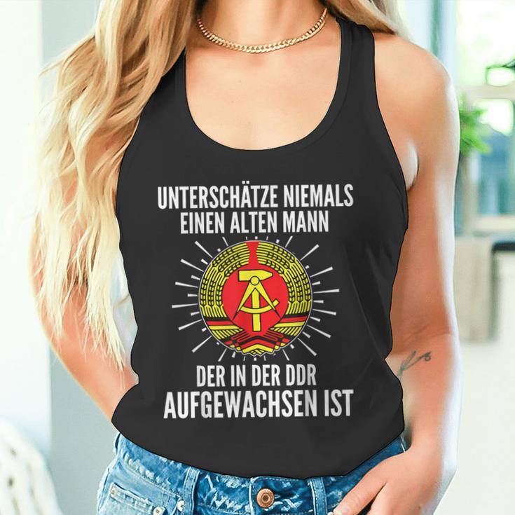 Underschatz Niemals Einen Alte Mann Der In Der Ddr S Tank Top