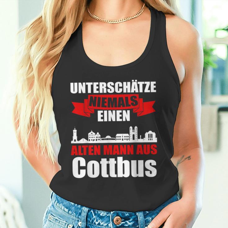 Unterschätze Niemals Ein Alten Mann Aus Cottbus Tank Top