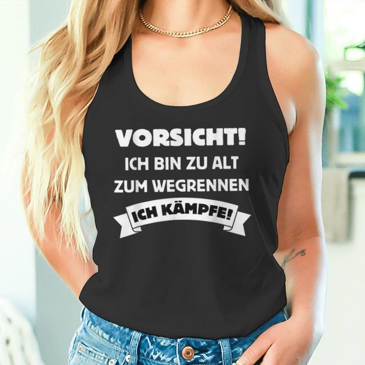 Vorsicht Ich Bin Zu Alt Zum Wegrennen Ich Kämpfe Tank Top