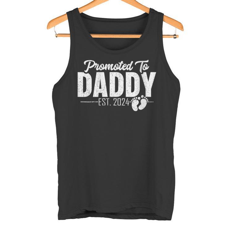 Damenatertag Erstes Mal Papa 2024 Promoted To Daddy Est 2024 Mit-Ausschnitt Tank Top