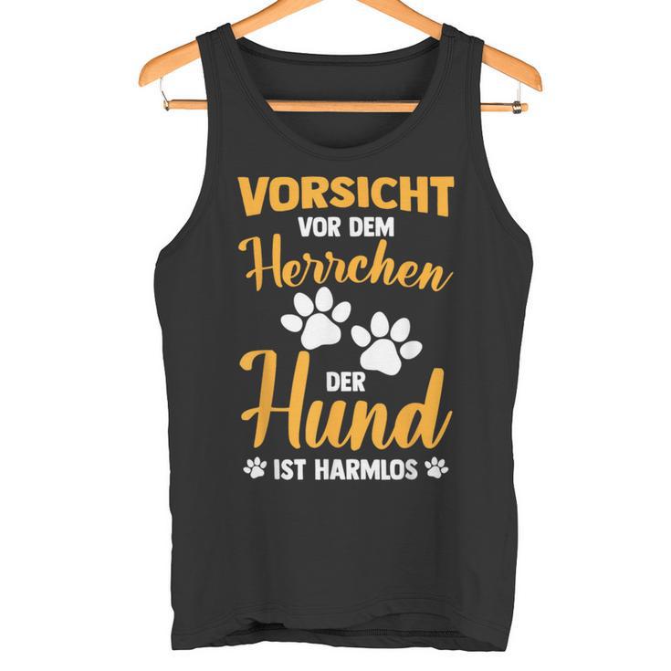 Vorsichtor Dem Herrchen Der Hund Ist Harmlos Tank Top