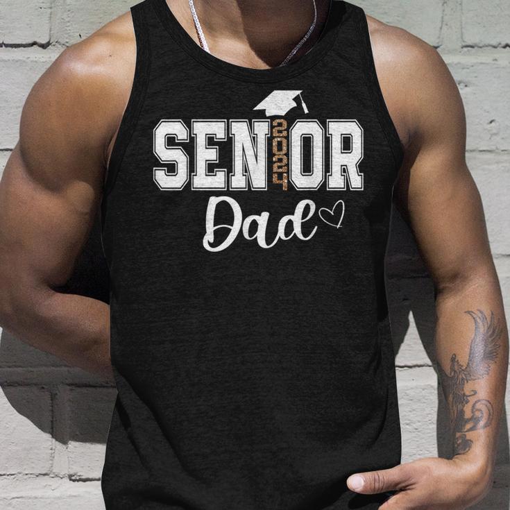 Alter Papa Klasse 2024 Absolvent Heart Senior 2024 Papa Tank Top Geschenke für Ihn