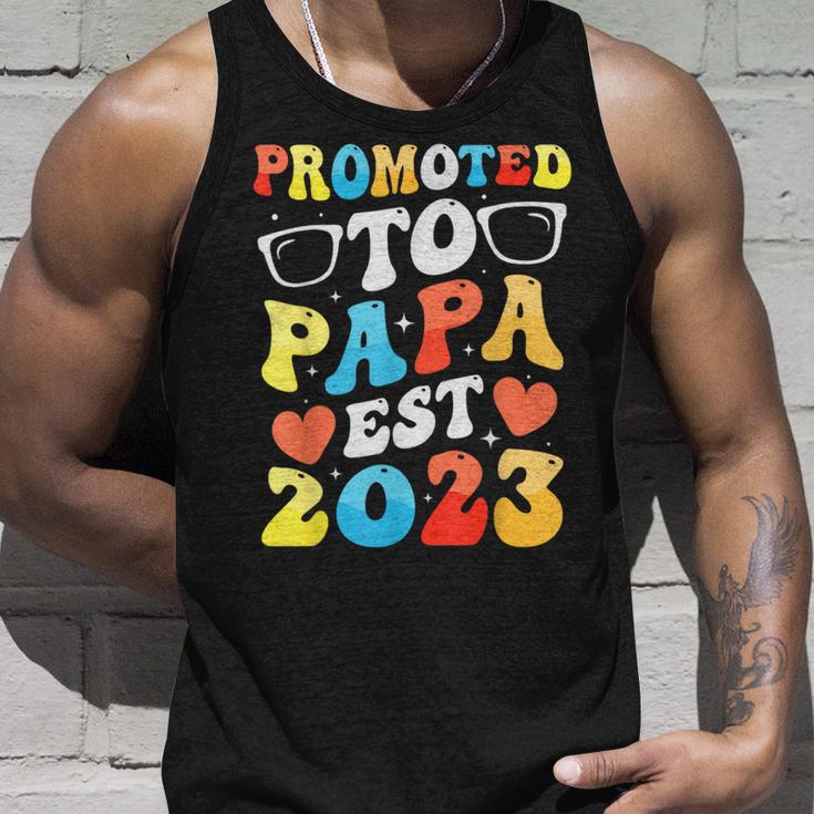 Befördert Zu Papa Est 2023 Schwangerschaftsankündigung Für Neuenater Tank Top Geschenke für Ihn