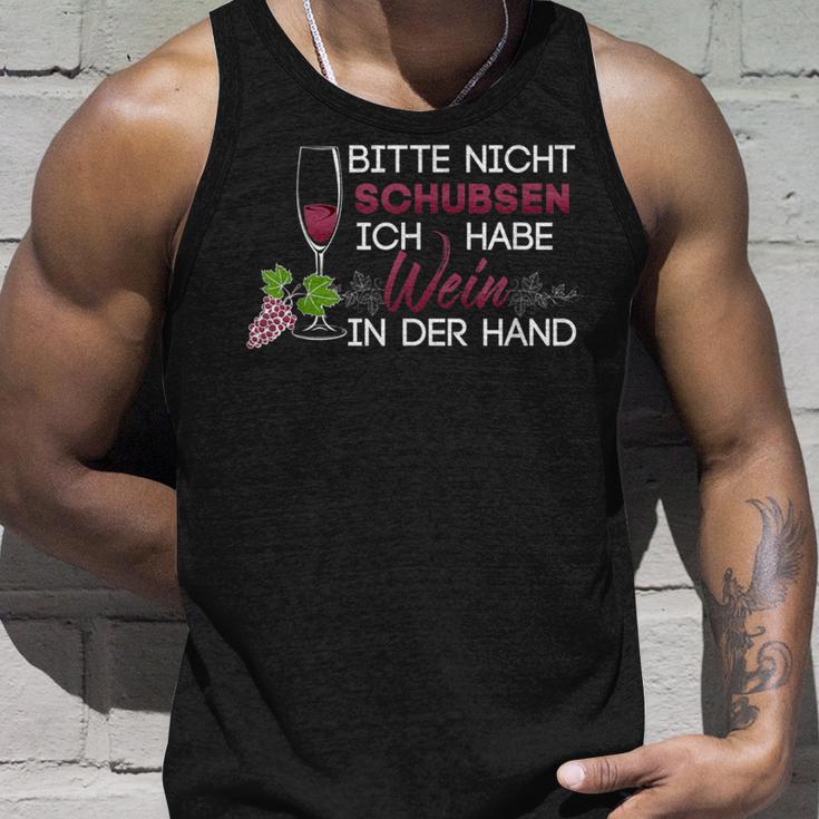 Bitte Nicht Schubsen Ich Habe Wein In Der Hand Tank Top Geschenke für Ihn