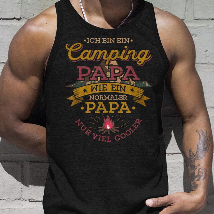 Camping Papa Wie Ein Normaler Papa Nur Cooler Zelten Camper Tank Top Geschenke für Ihn